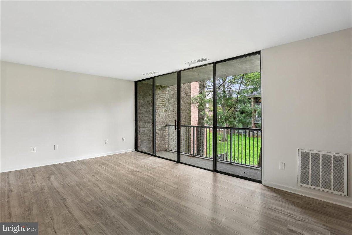 726 Quince Orchard Blvd #726-102 Property Photo 5