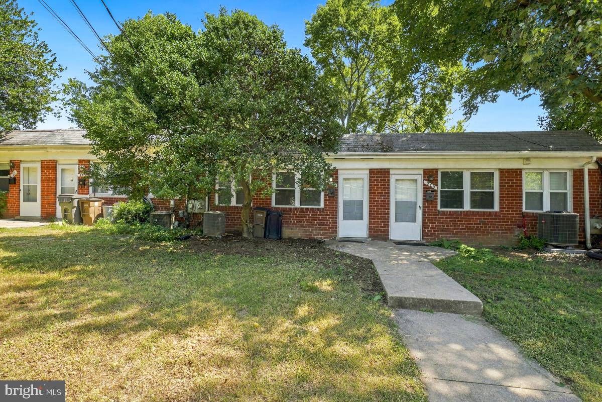 207 N ADAMS ST Property Photo 1