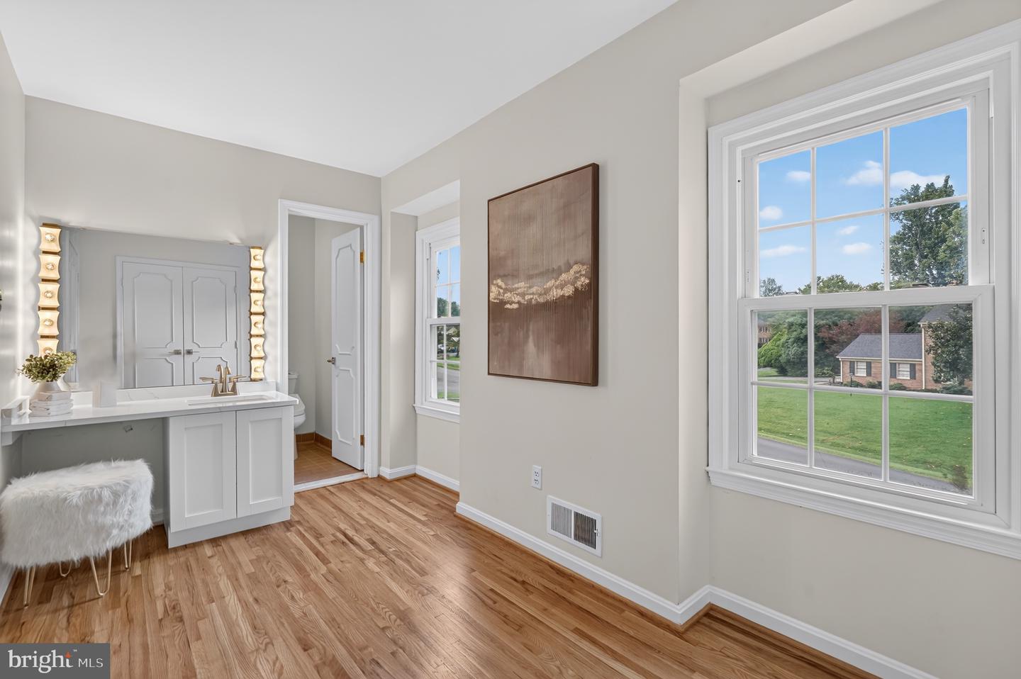 15401 Hannans Way Property Photo 15
