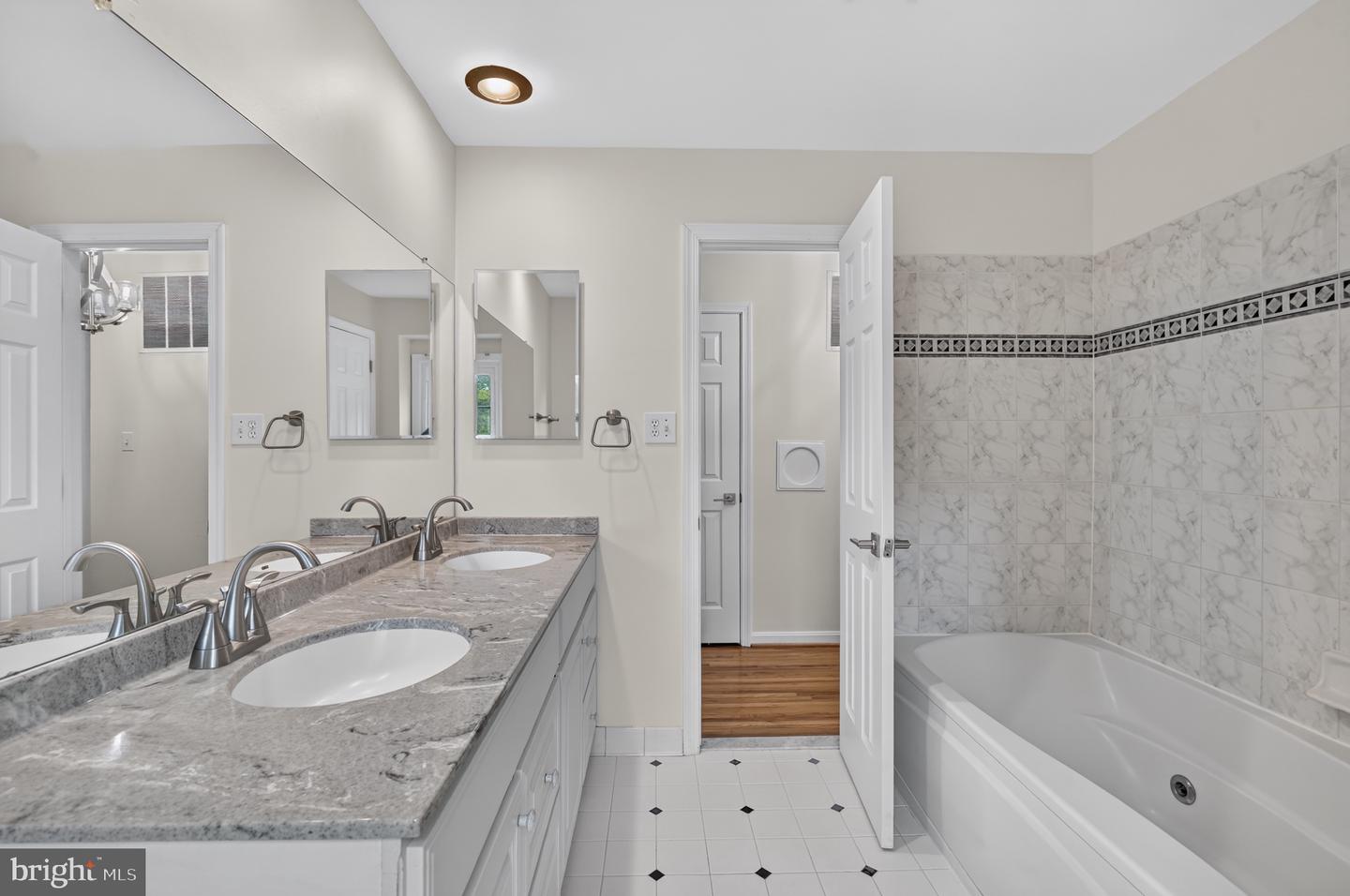 15401 Hannans Way Property Photo 30