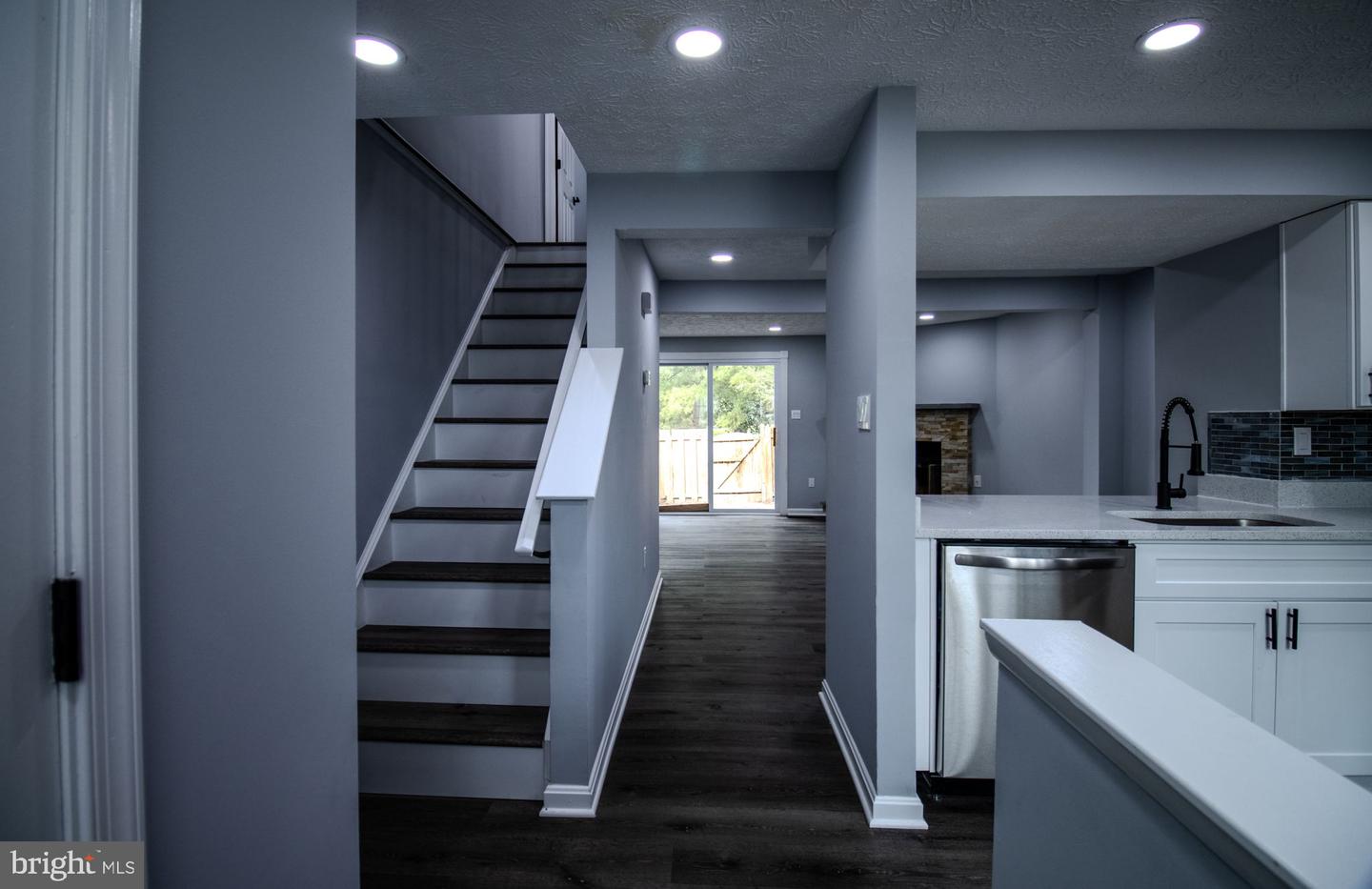 11705 Zebrawood Ct Property Photo 3