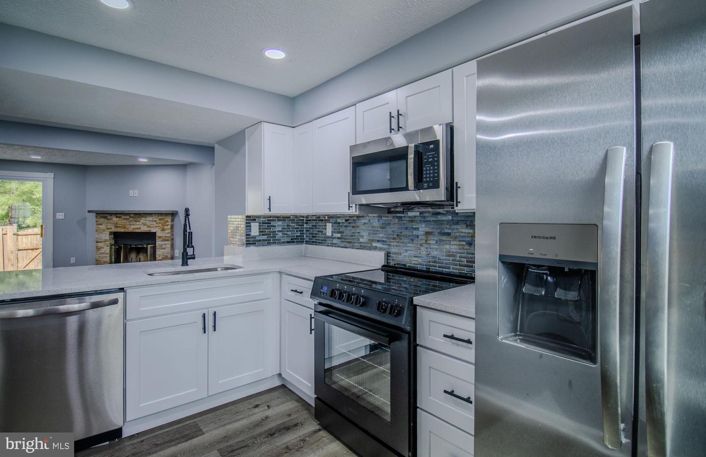 11705 Zebrawood Ct Property Photo 6