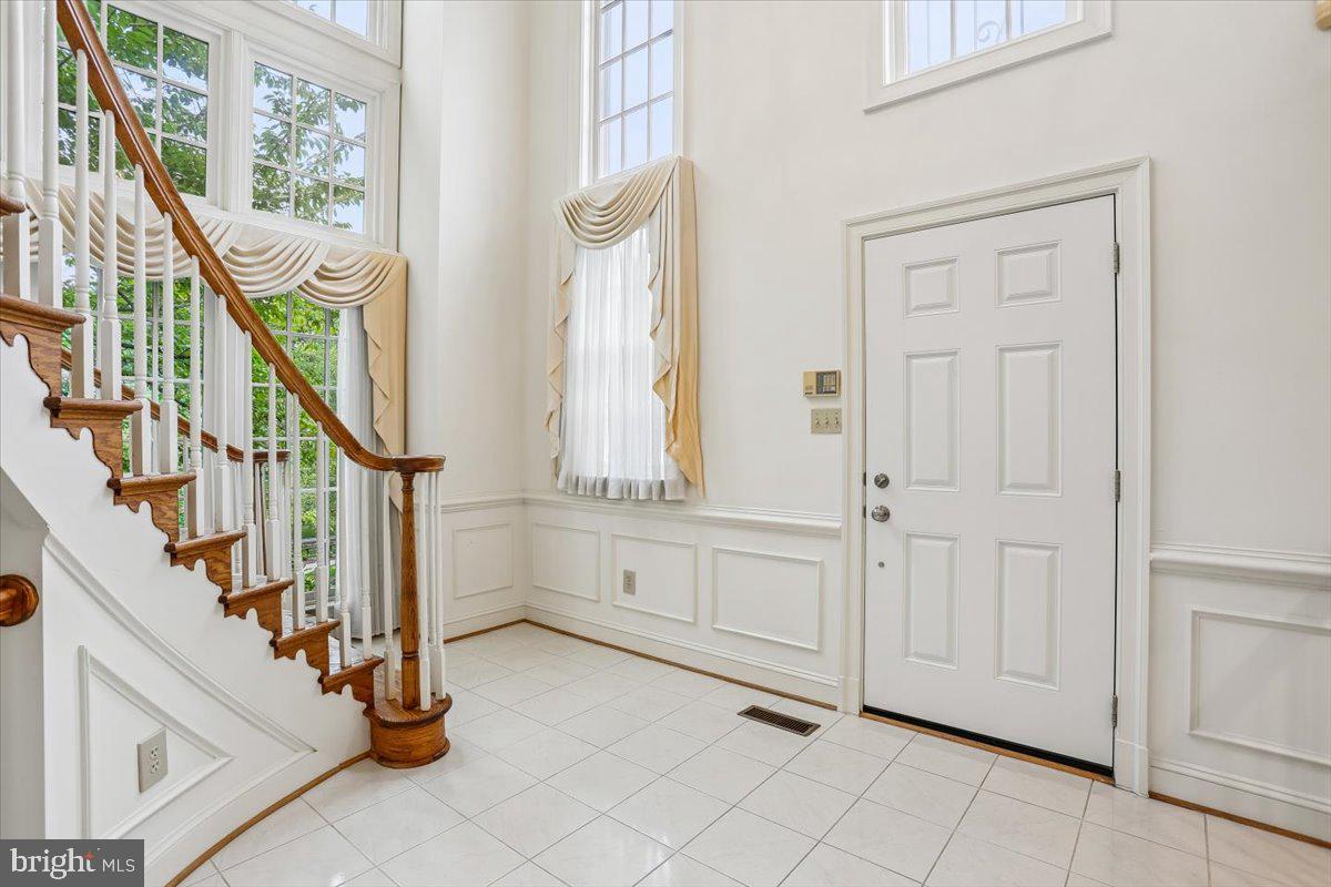8912 Barrowgate Ct Property Photo 2