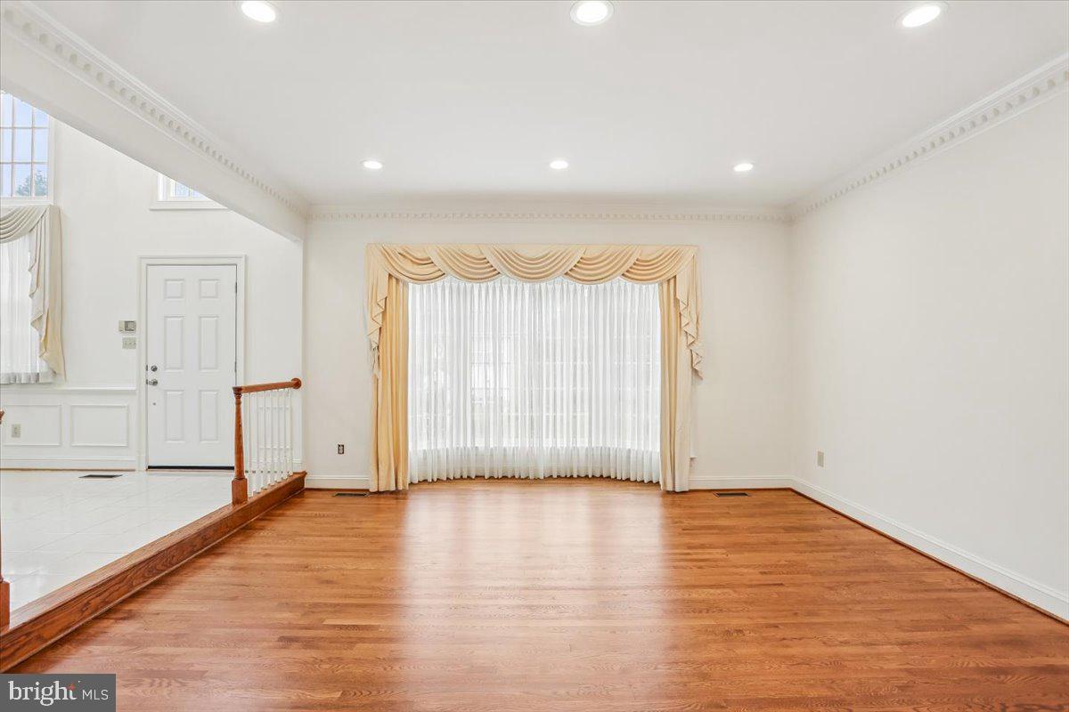8912 Barrowgate Ct Property Photo 4