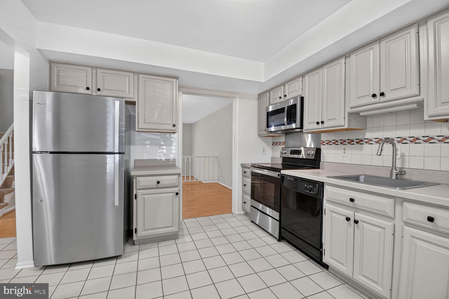 7768 Heatherton Ln Property Photo 6