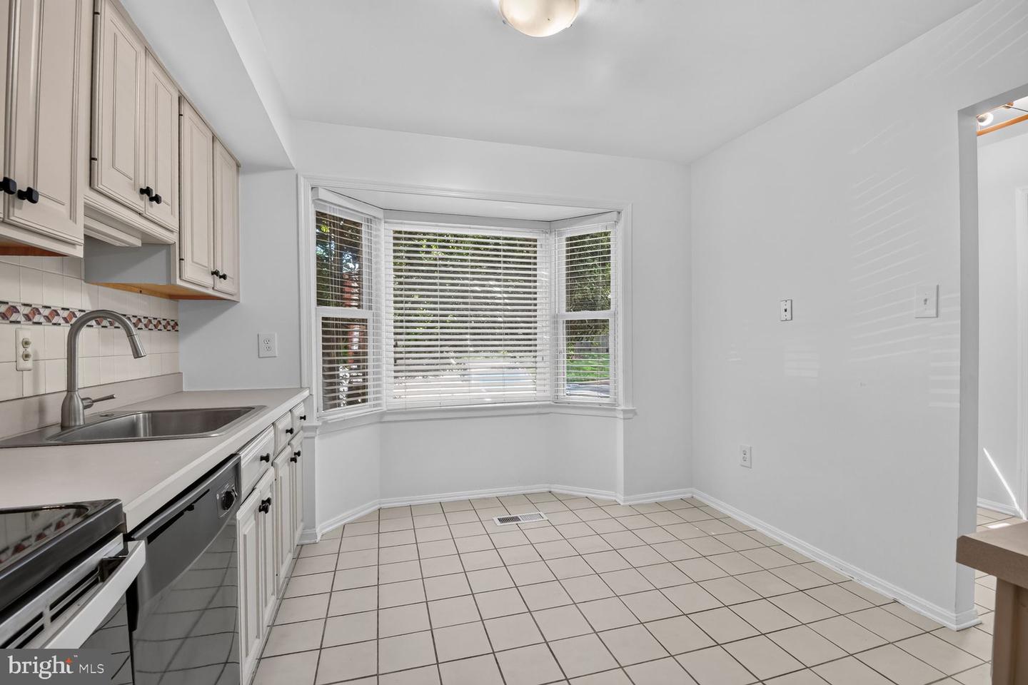 7768 Heatherton Ln Property Photo 7