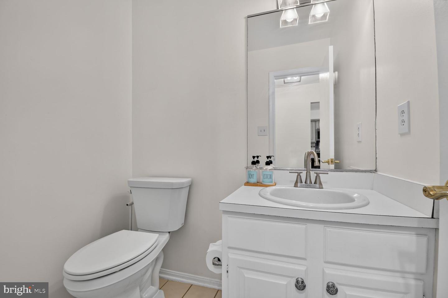 7768 Heatherton Ln Property Photo 9