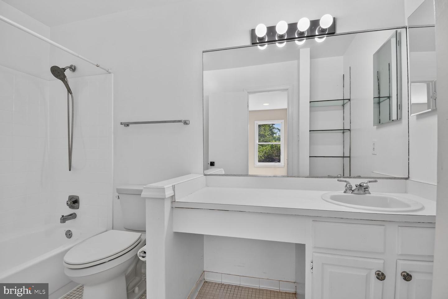 7768 Heatherton Ln Property Photo 10