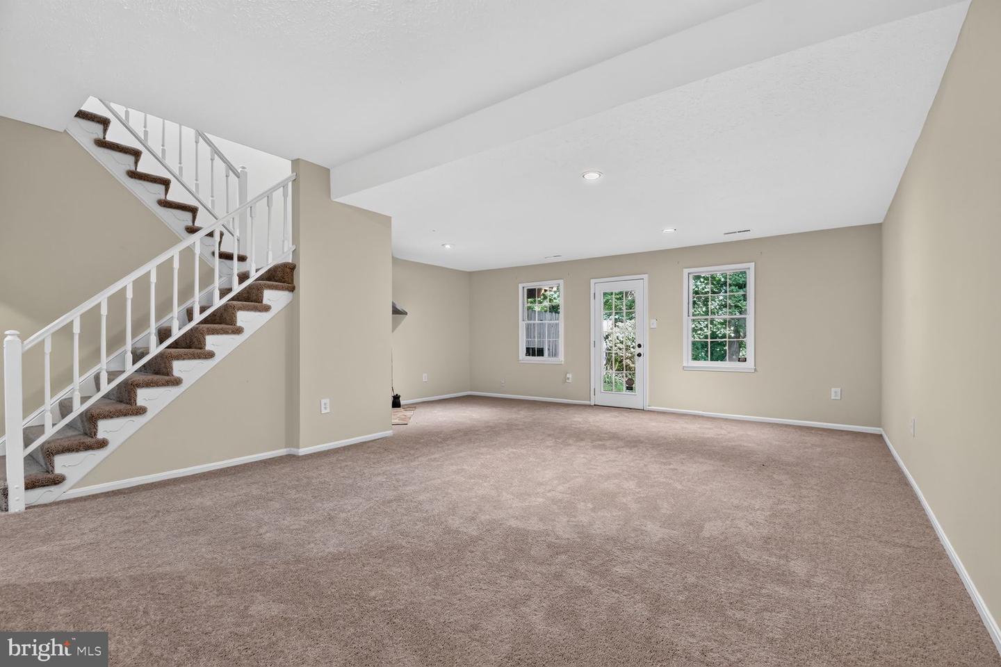 7768 Heatherton Ln Property Photo 16
