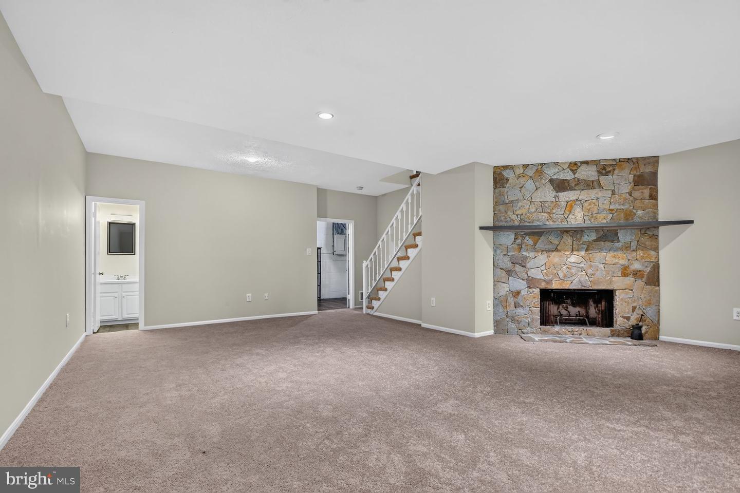 7768 Heatherton Ln Property Photo 18