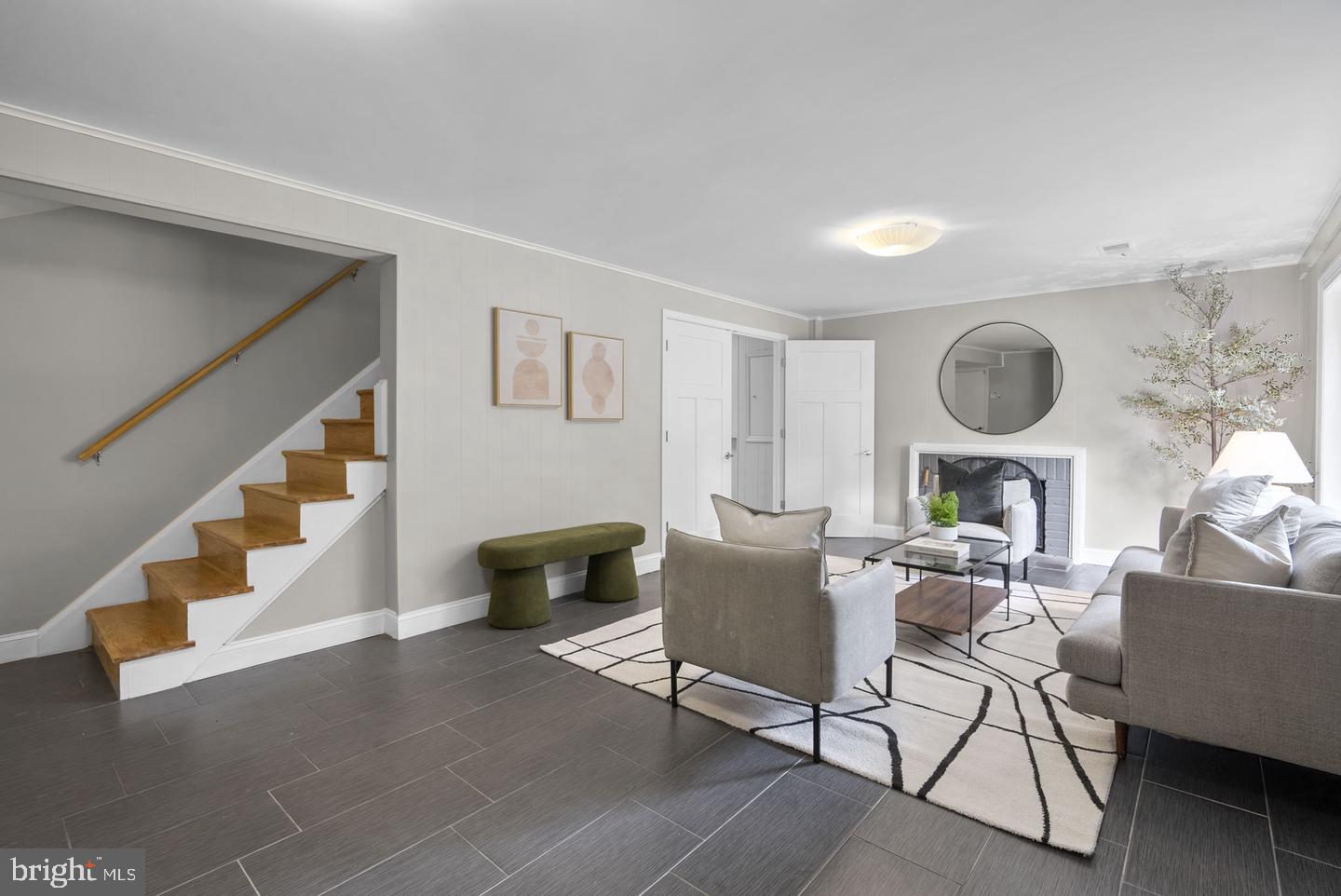 822 Loxford Ter Property Photo 4