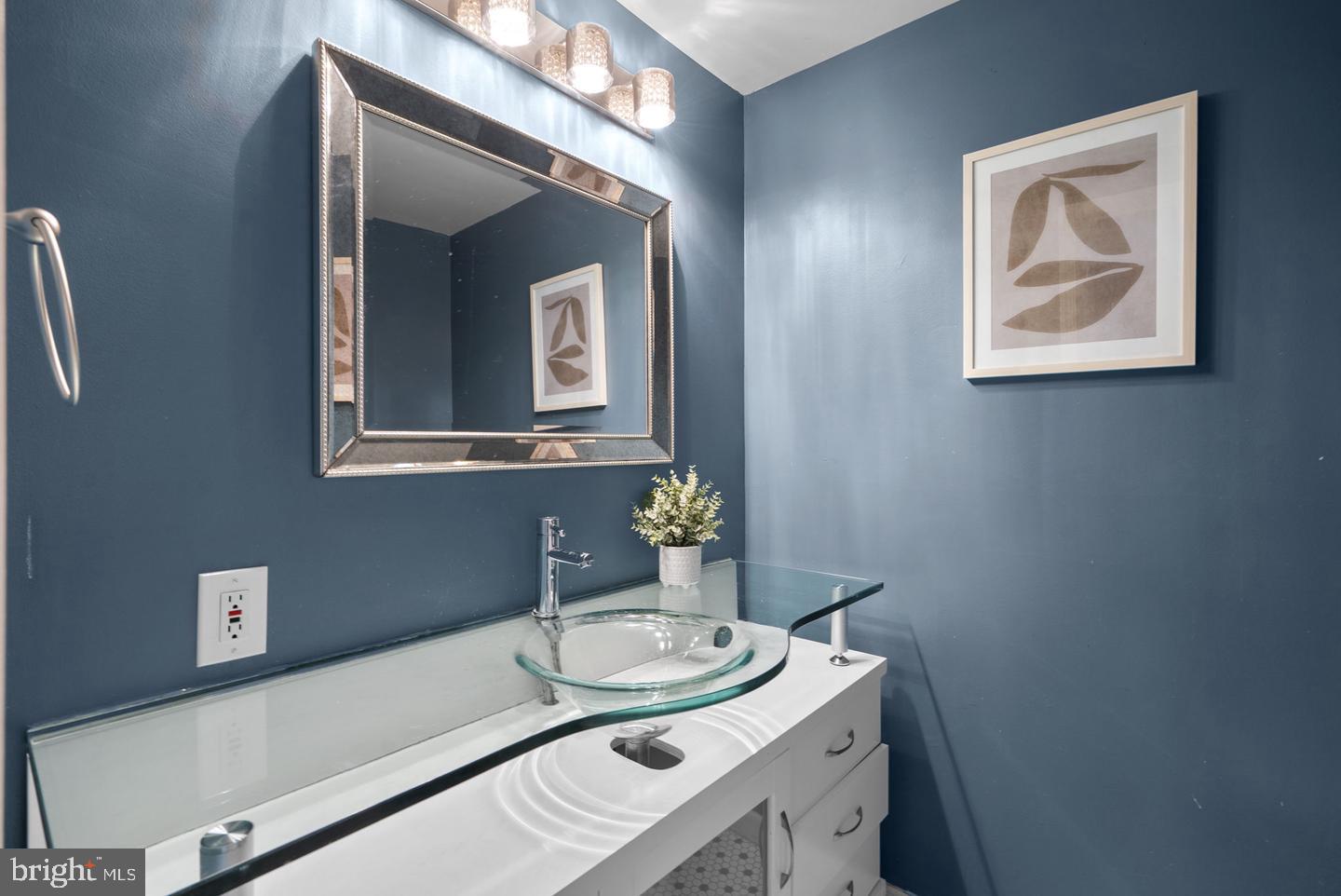 822 Loxford Ter Property Photo 7