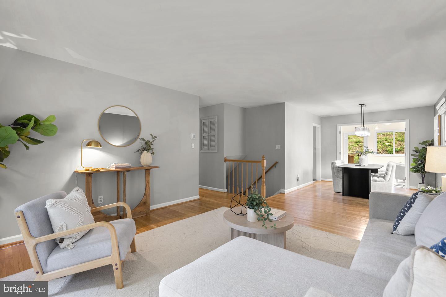 822 Loxford Ter Property Photo 8
