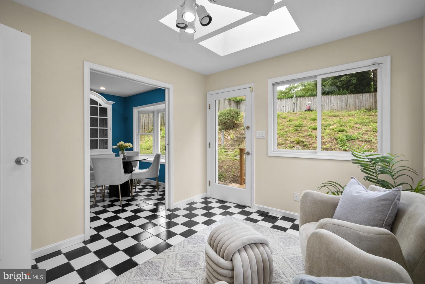 822 Loxford Ter Property Photo 13