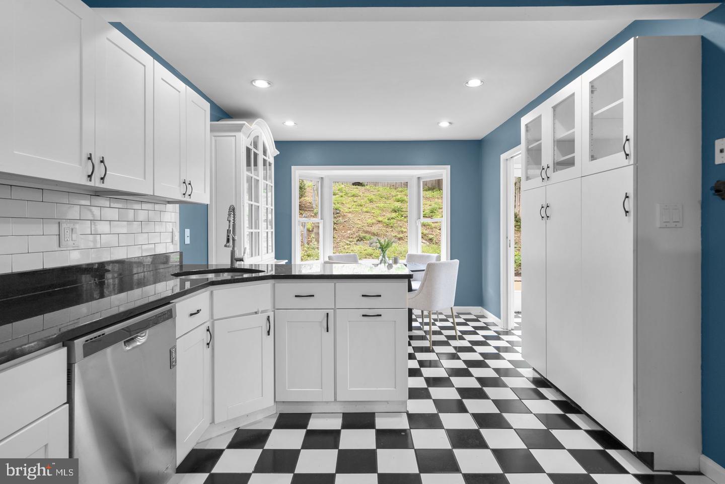 822 Loxford Ter Property Photo 16