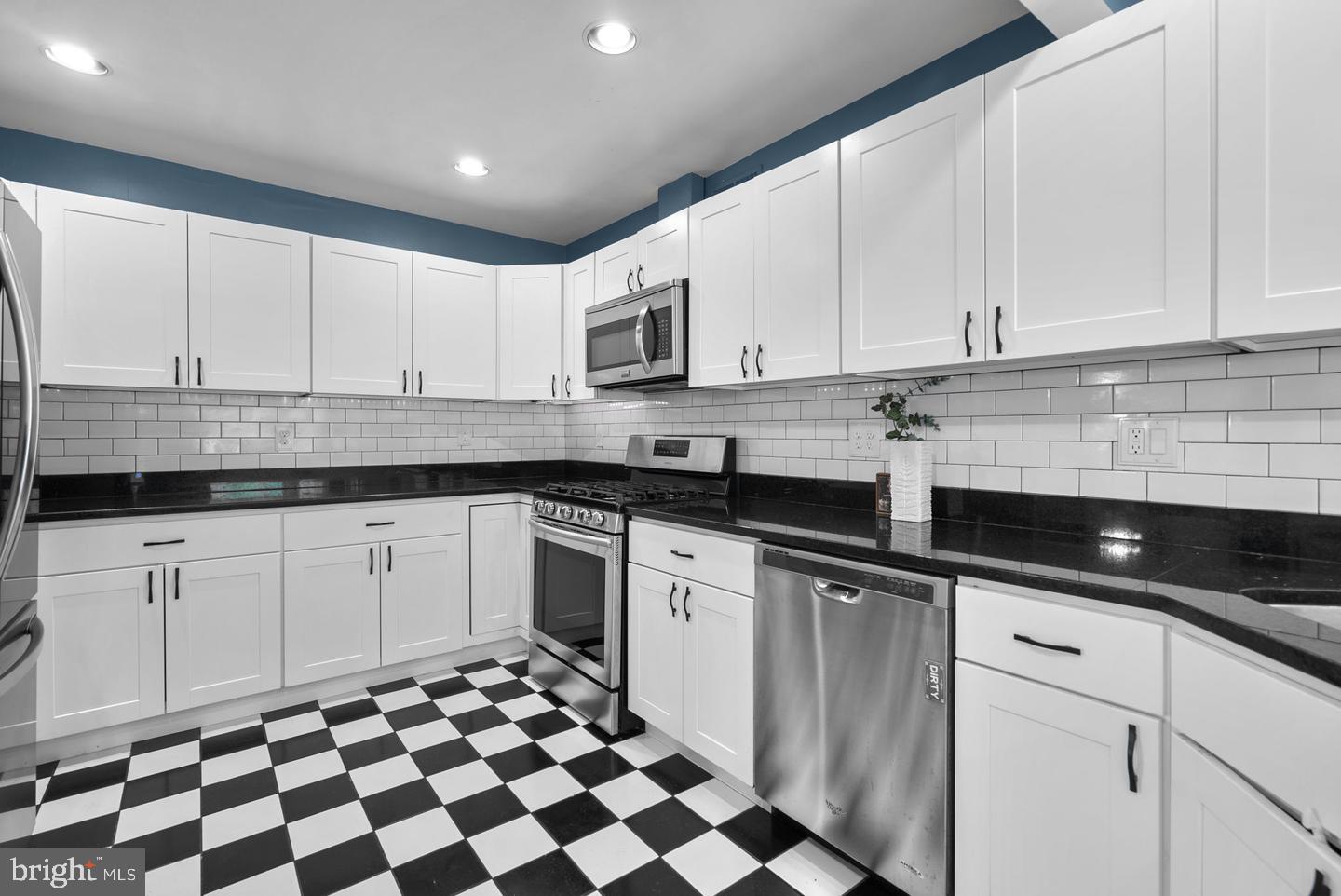 822 Loxford Ter Property Photo 18