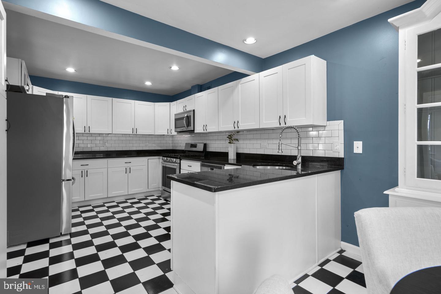 822 Loxford Ter Property Photo 19