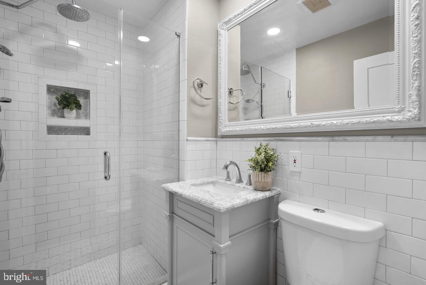 822 Loxford Ter Property Photo 31