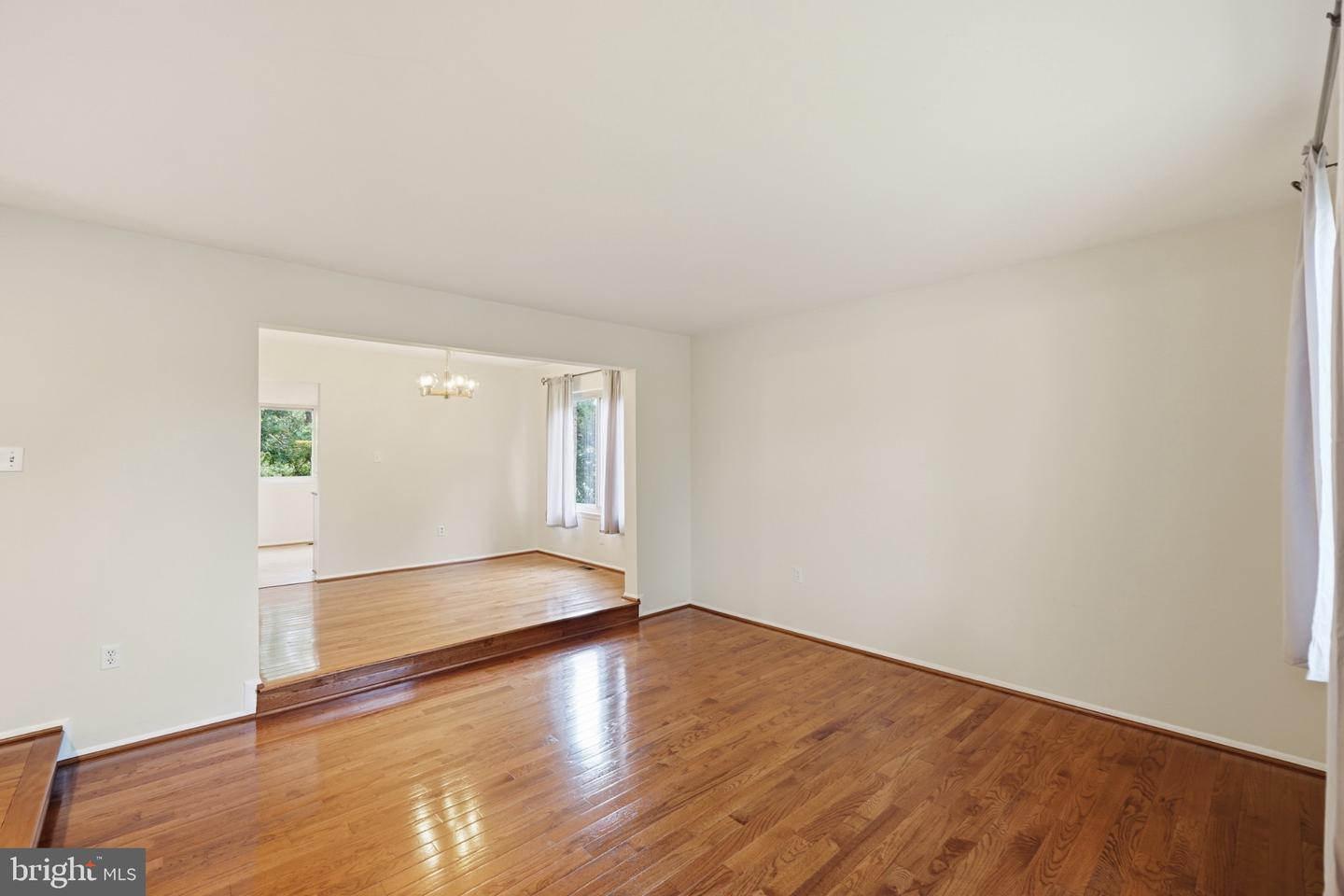 8918 Centerway Rd Property Photo 6
