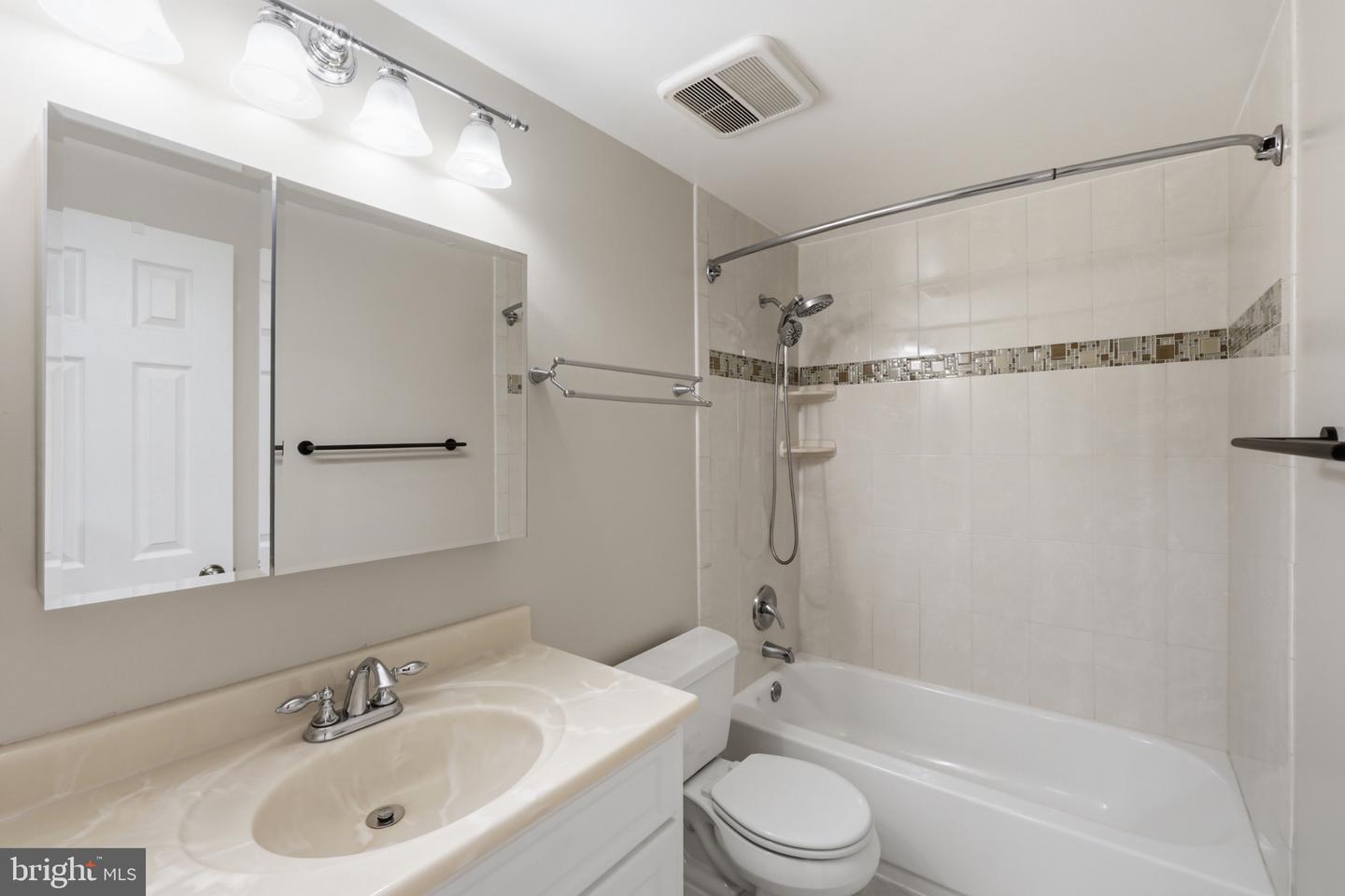 8918 Centerway Rd Property Photo 15