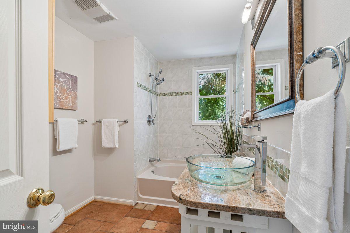 11201 Midvale Rd Property Photo 18