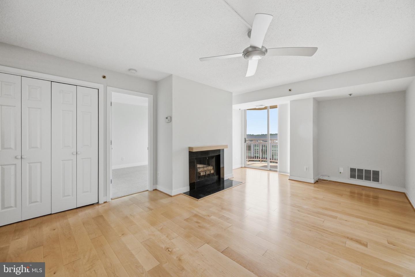 7500 Woodmont Ave #s1019 Property Photo 2