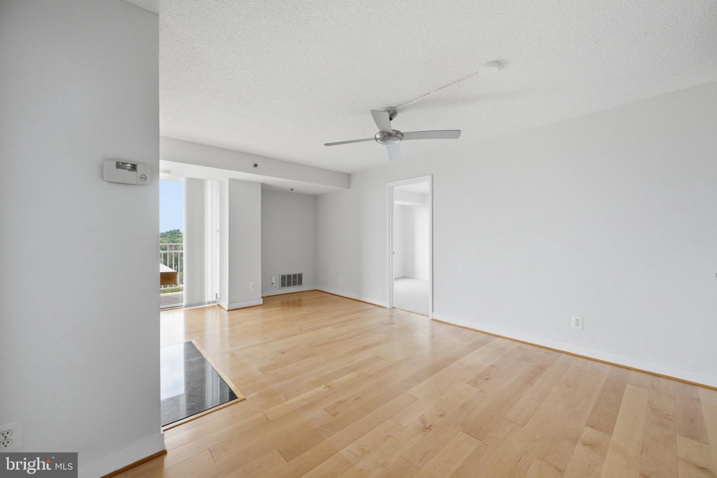 7500 Woodmont Ave #s1019 Property Photo 3