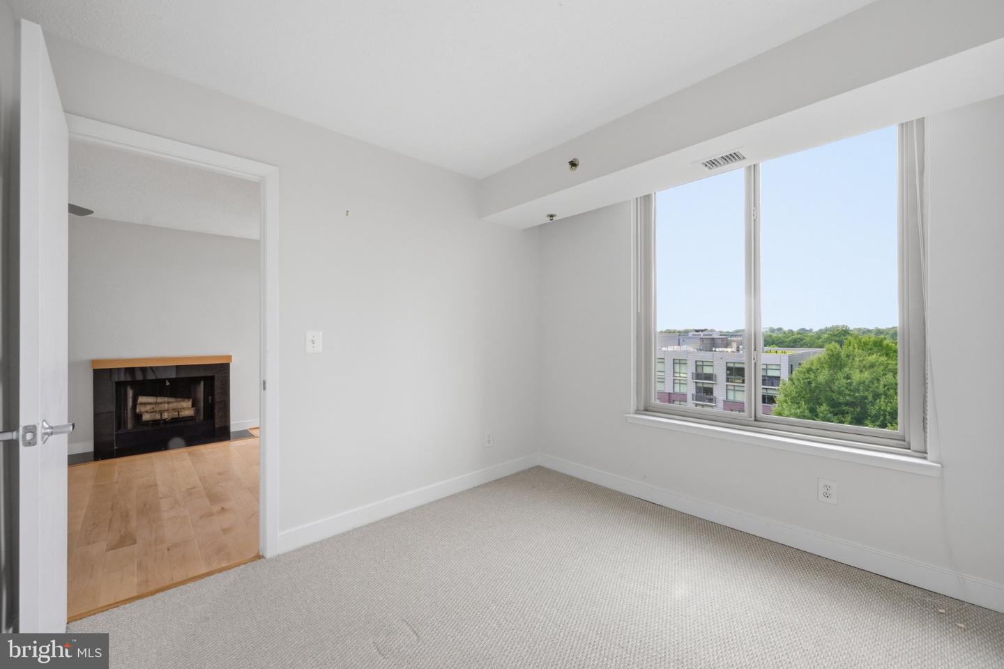 7500 Woodmont Ave #s1019 Property Photo 13