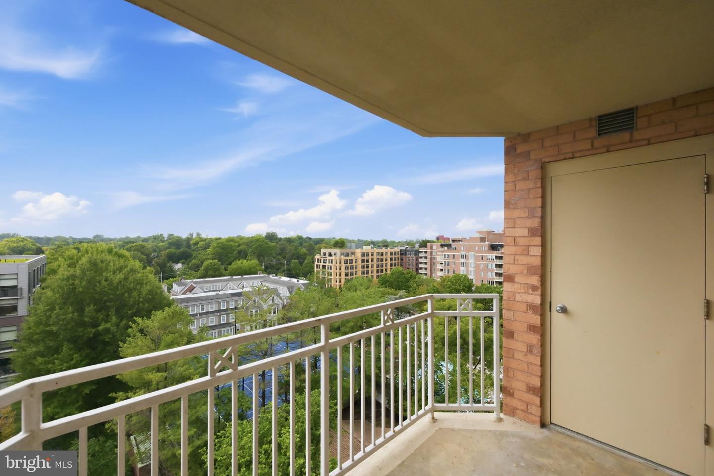 7500 Woodmont Ave #s1019 Property Photo 16