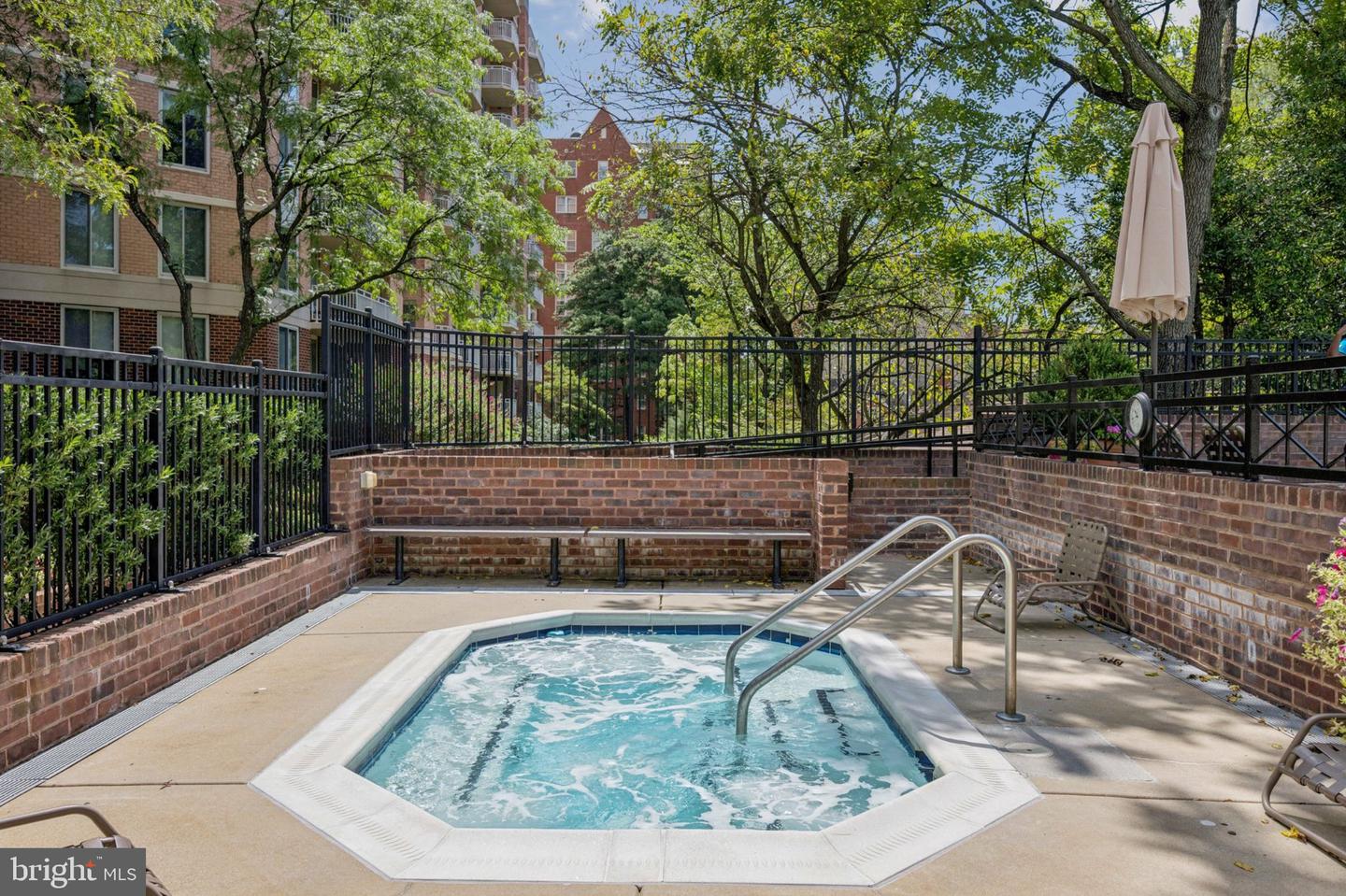 7500 Woodmont Ave #s1019 Property Photo 21