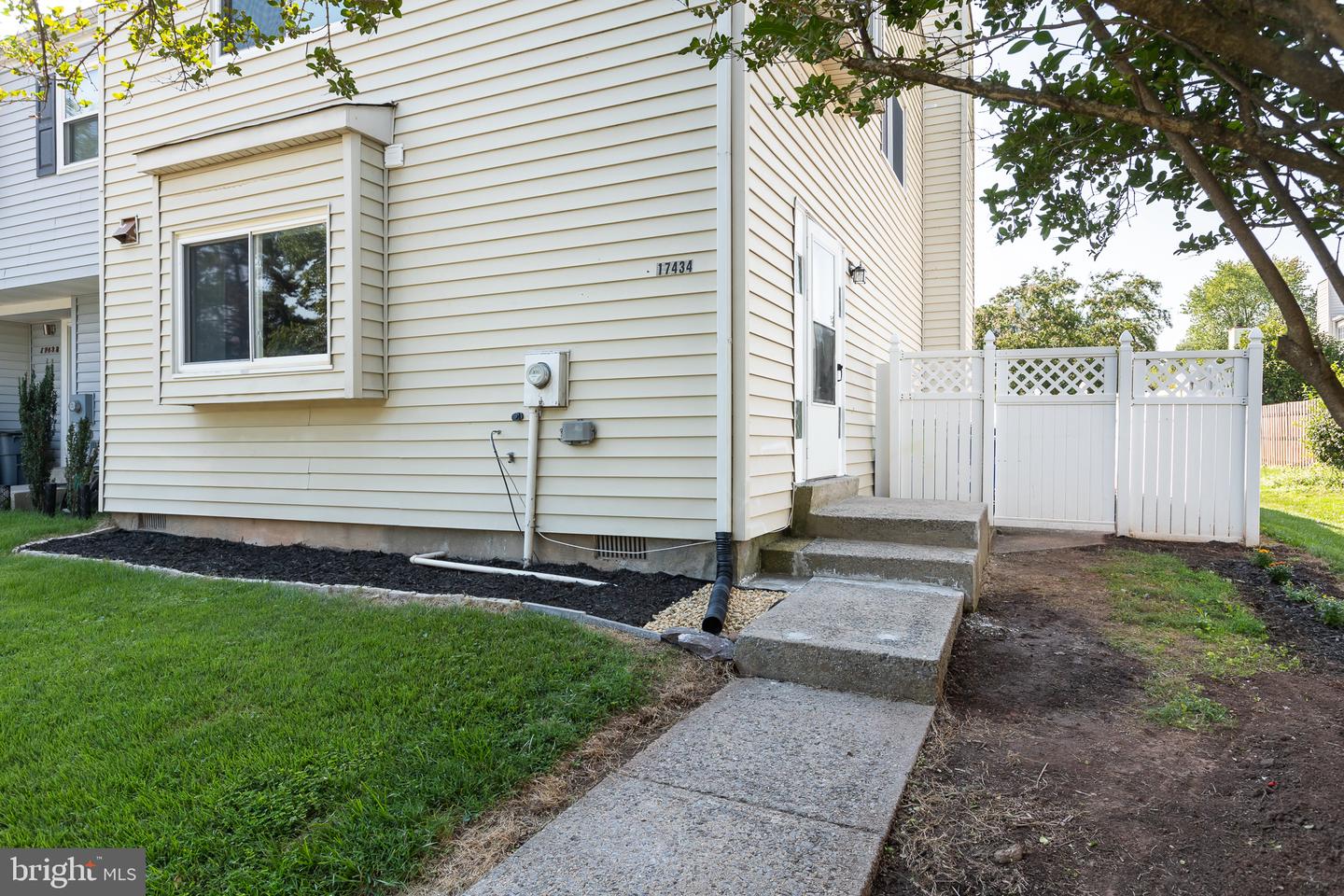 17434 Hughes Rd Property Photo 2