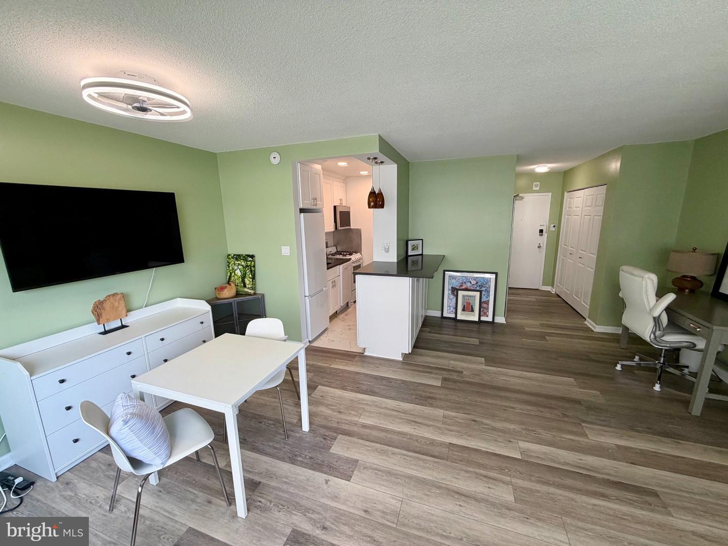 5500 FRIENDSHIP BLVD #1224N Property Photo 1