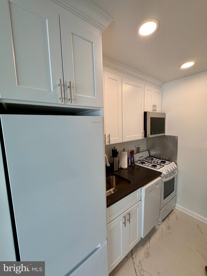 5500 Friendship Blvd #1224n Property Photo 4
