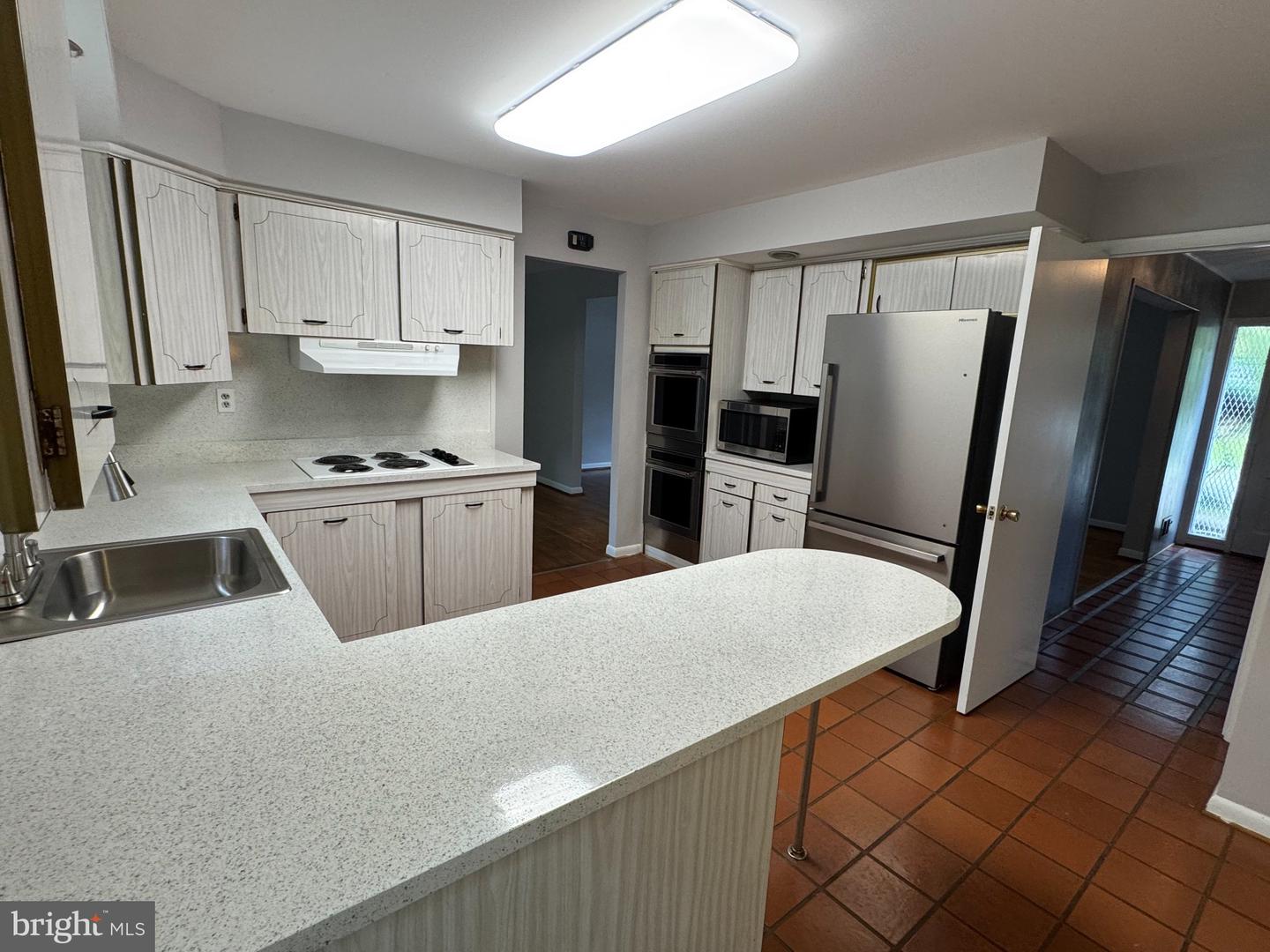 900 Lamberton Dr Property Photo 2