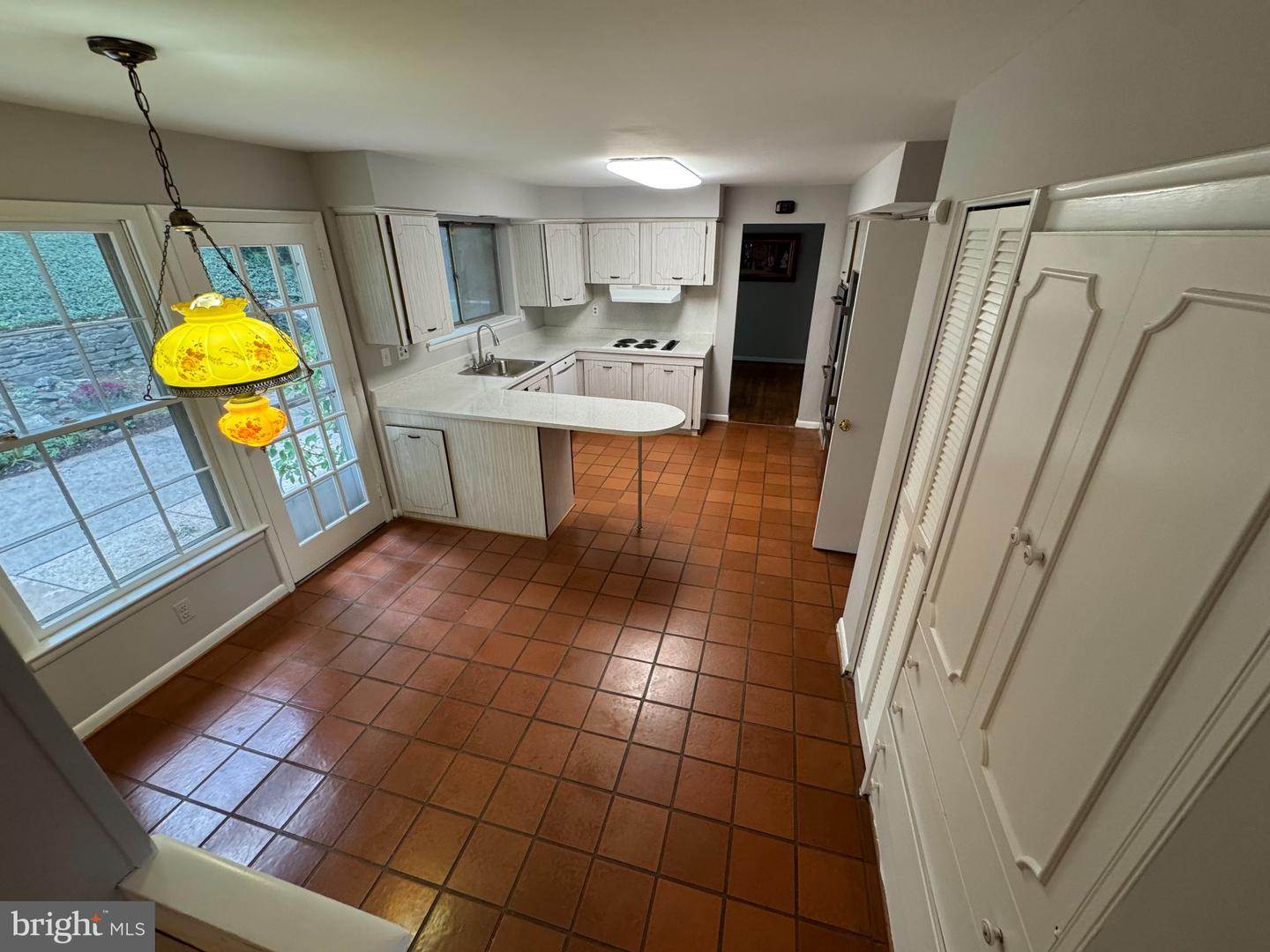900 Lamberton Dr Property Photo 3