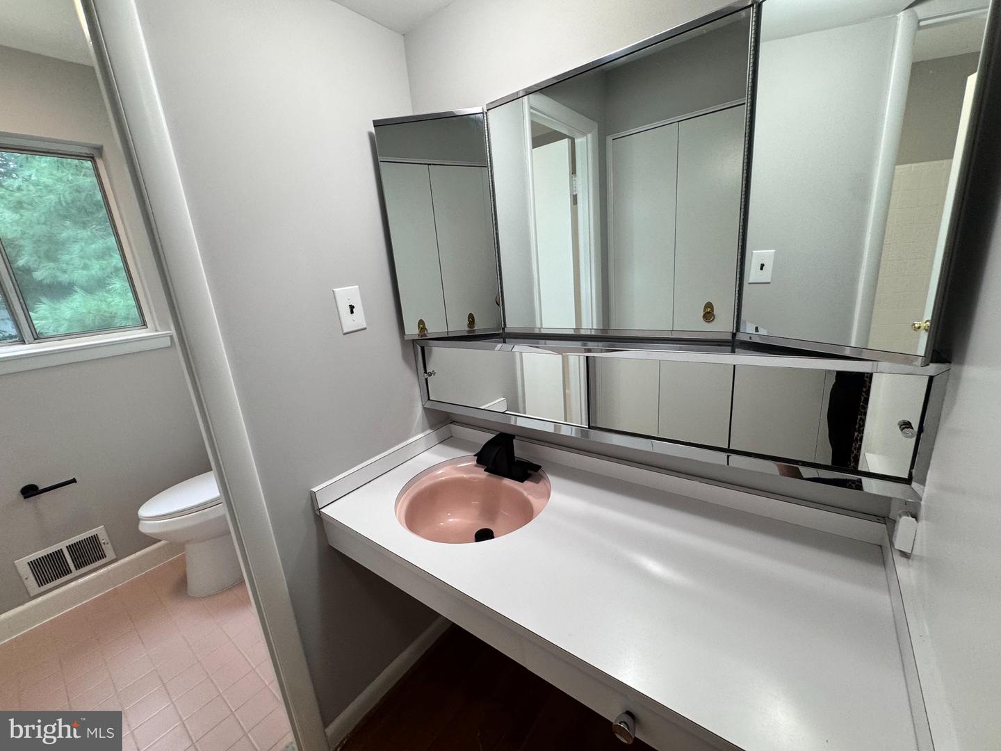 900 Lamberton Dr Property Photo 15