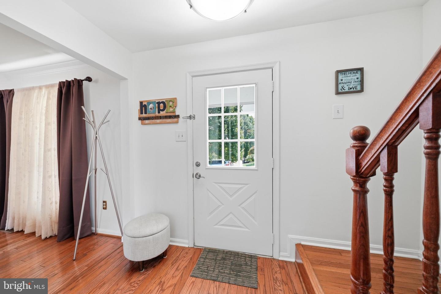 17516 Longview Ln Property Photo 3