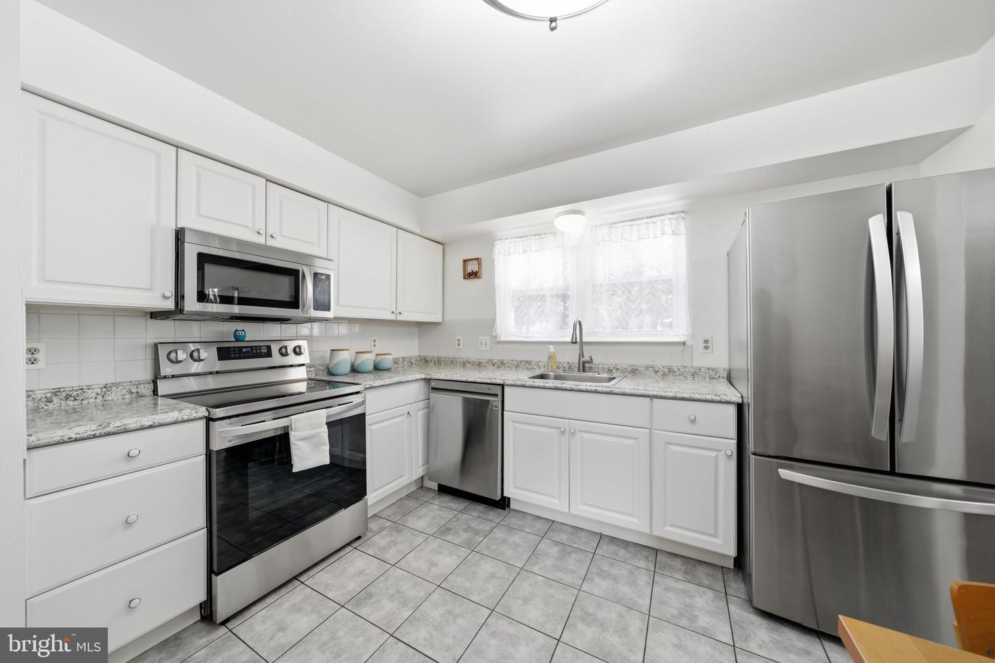 17516 Longview Ln Property Photo 12
