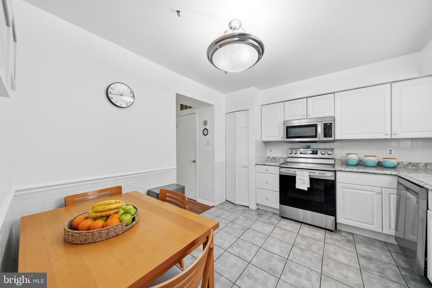 17516 Longview Ln Property Photo 13