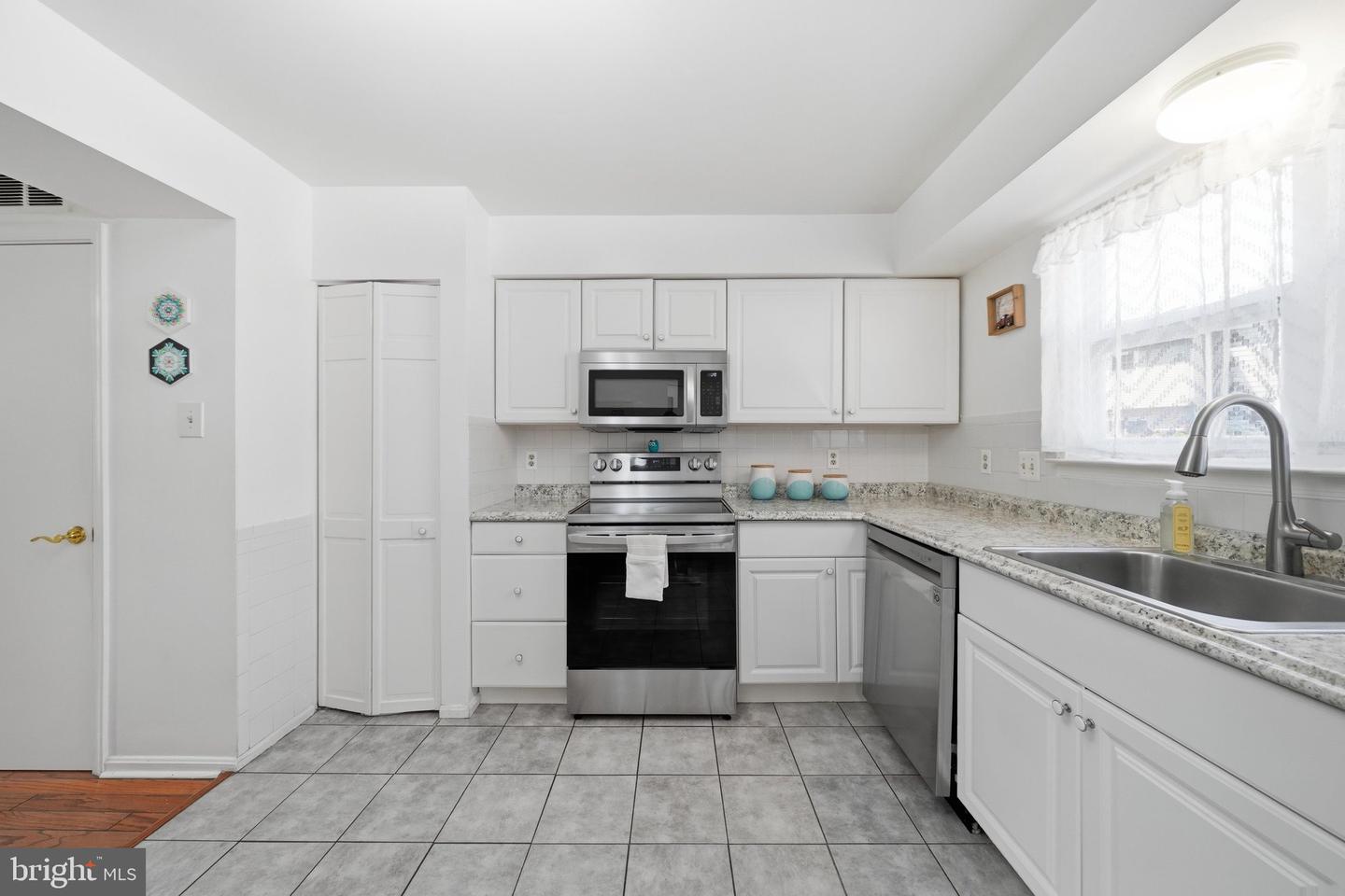 17516 Longview Ln Property Photo 16