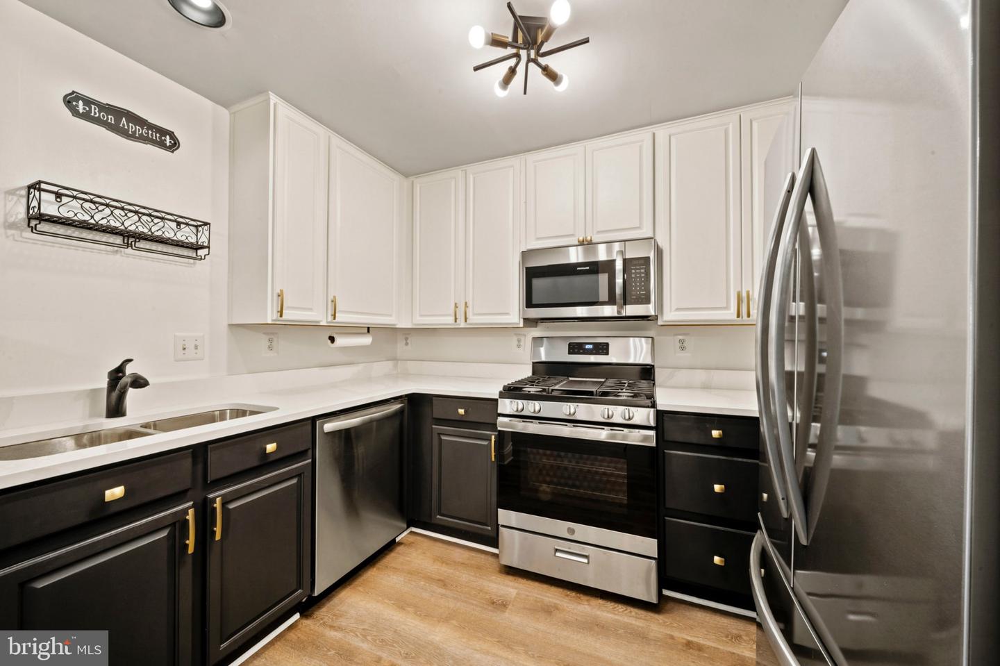 680 Orchard Ridge Dr #100 Property Photo 3