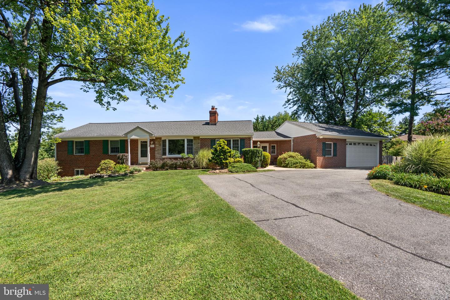 1014 Cliftonbrook Ln Property Photo 1