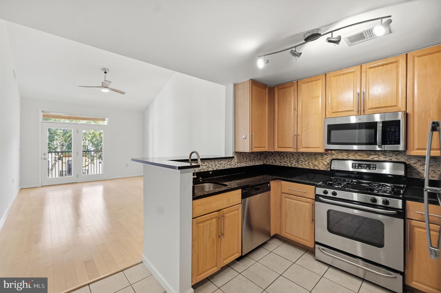 1201 E West Hwy #403 Property Photo 3