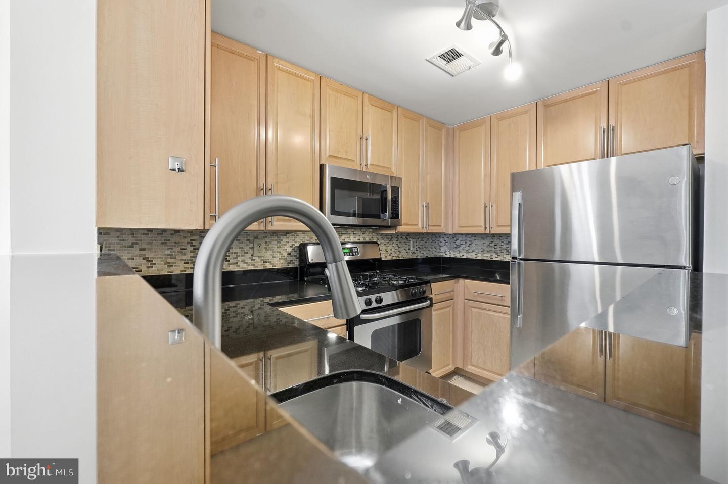 1201 E West Hwy #403 Property Photo 6