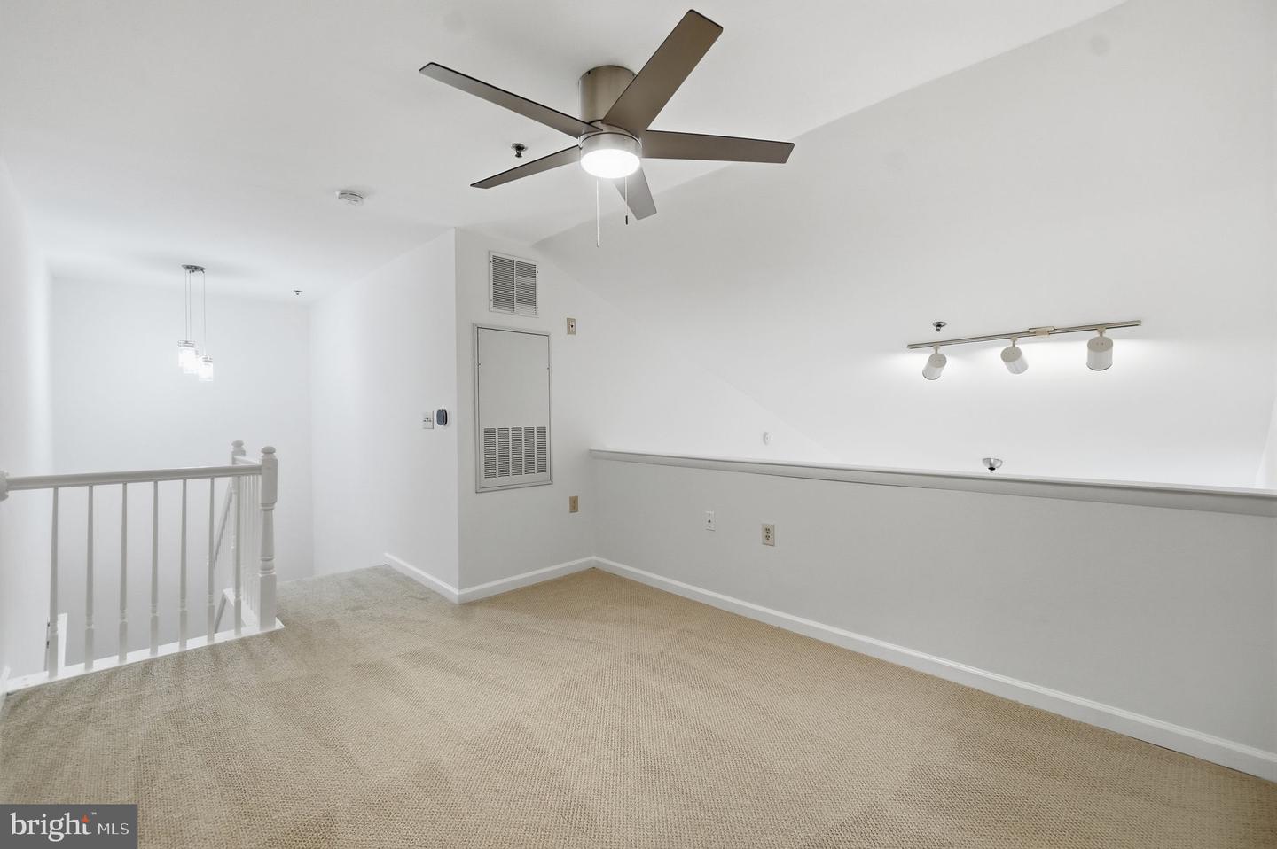 1201 E West Hwy #403 Property Photo 15