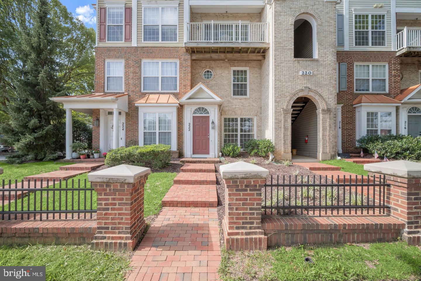 222 FALLSGROVE BLVD #2 Property Photo 1