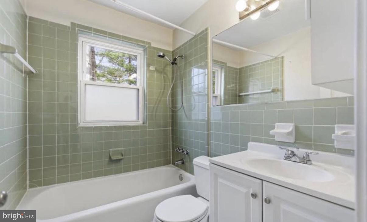 10626 S Dunmoor Dr Property Photo 5