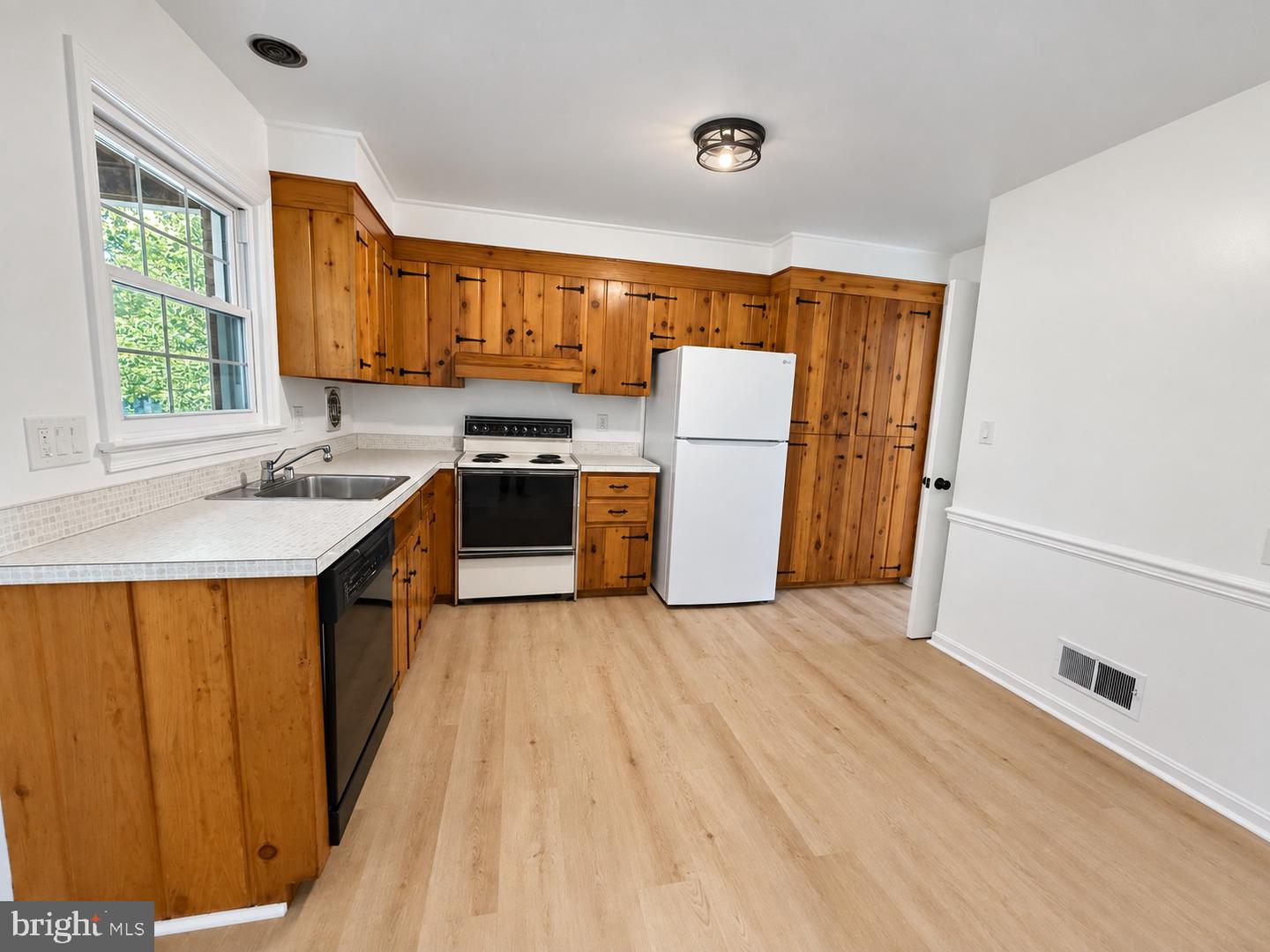 11906 Henry Fleet Dr Property Photo 8