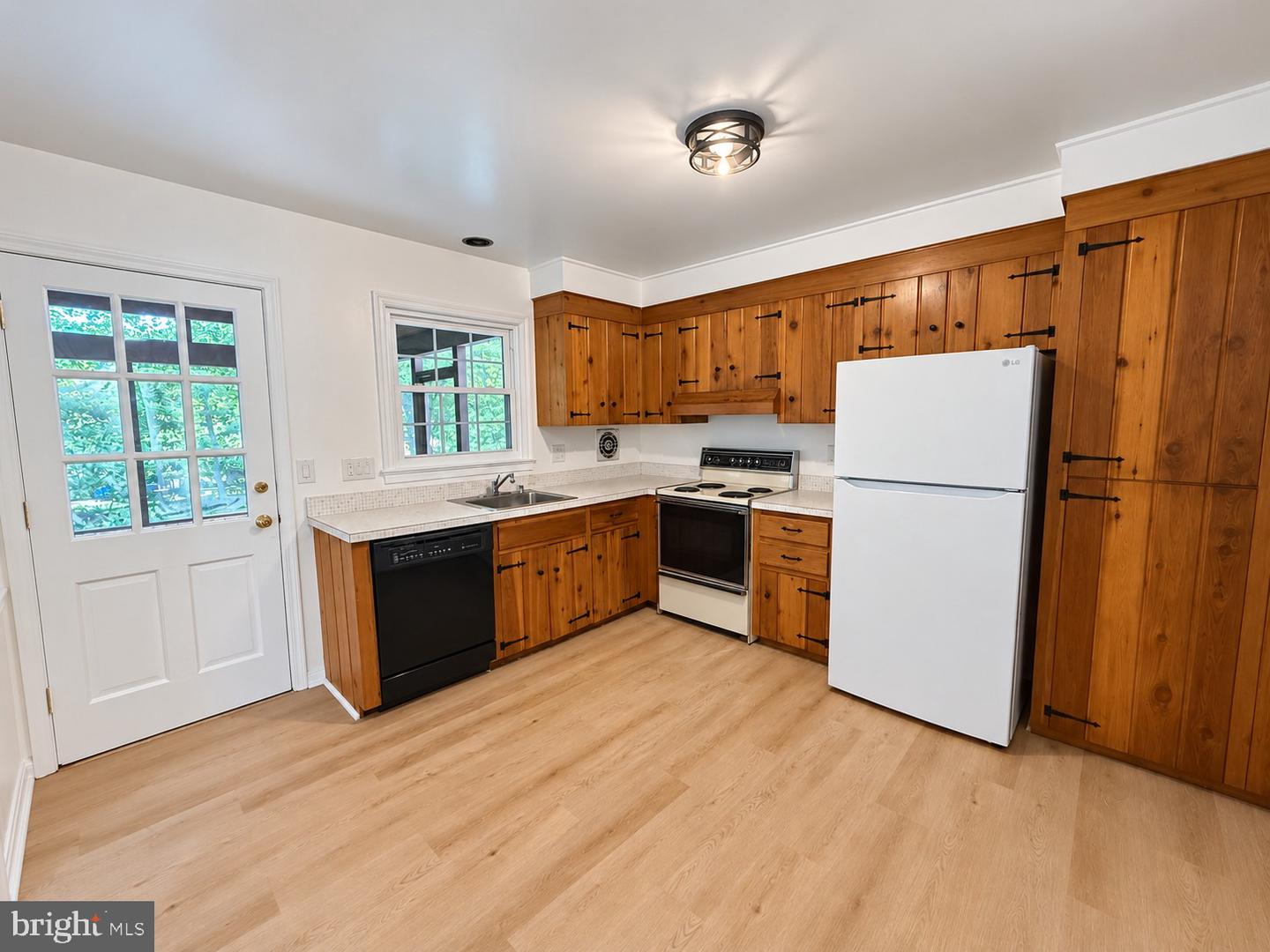 11906 Henry Fleet Dr Property Photo 9