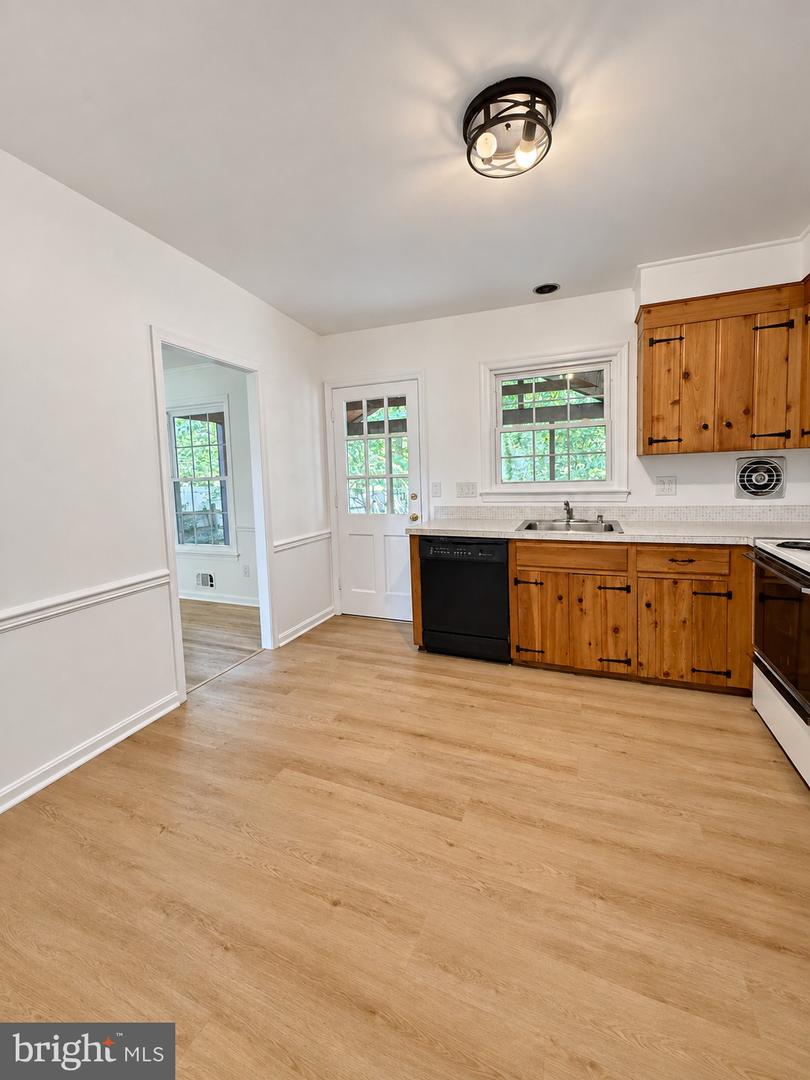 11906 Henry Fleet Dr Property Photo 10